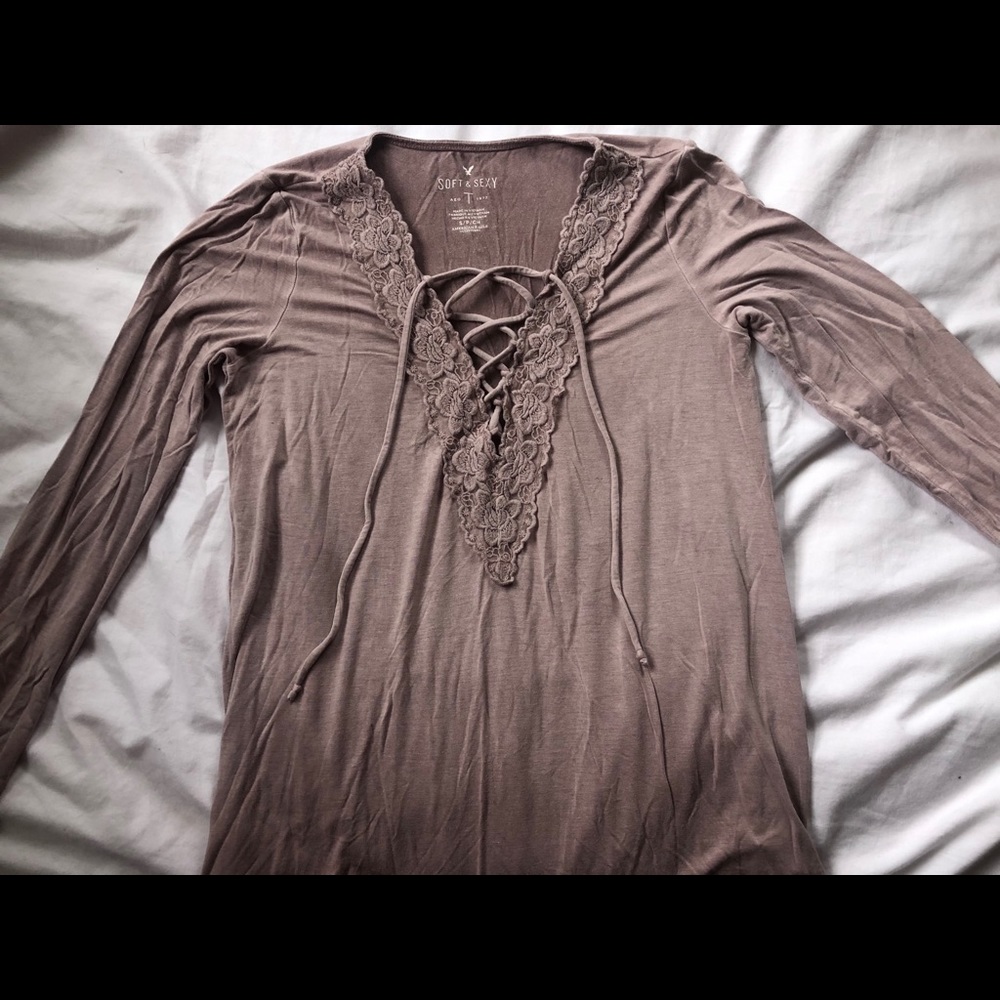 Soft & sexy American Eagle floral laced up shirt
